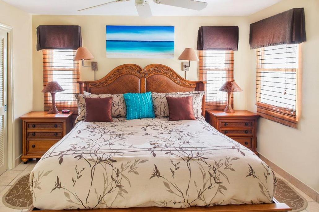 Coral Gardens On Grace Bay Hotel Exterior photo