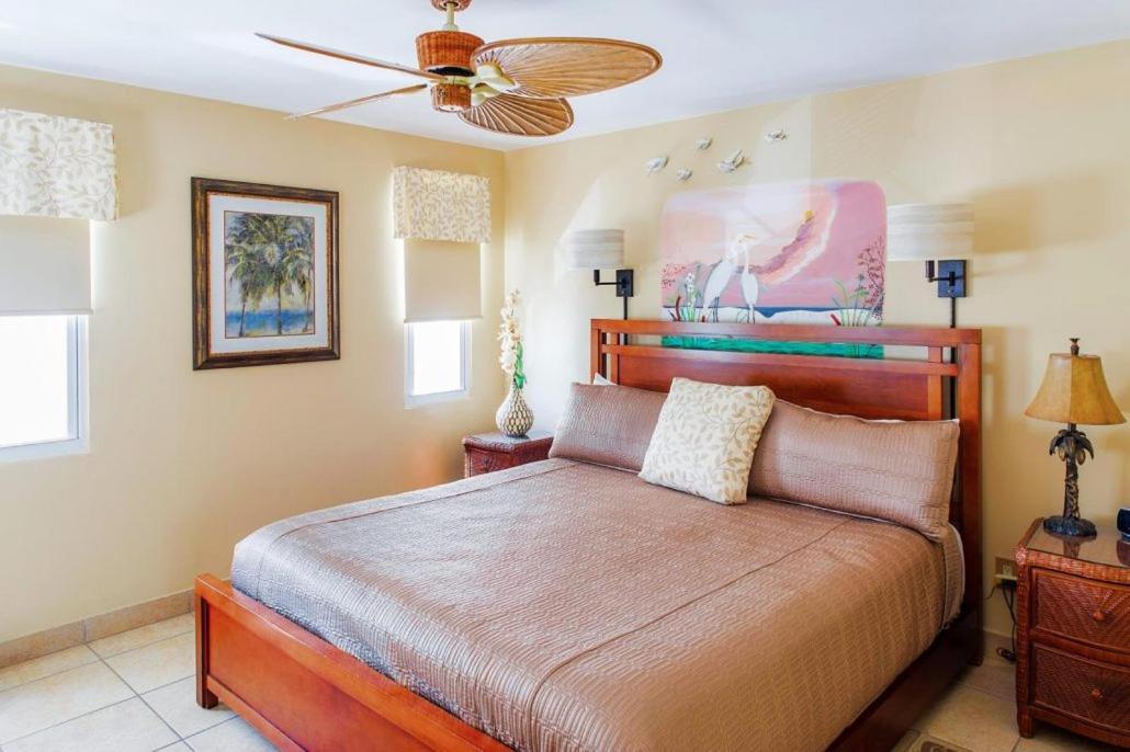 Coral Gardens On Grace Bay Hotel Exterior photo