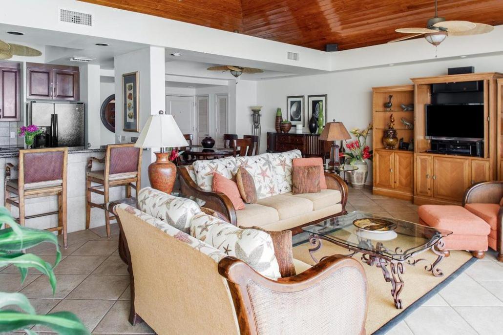 Coral Gardens On Grace Bay Hotel Exterior photo