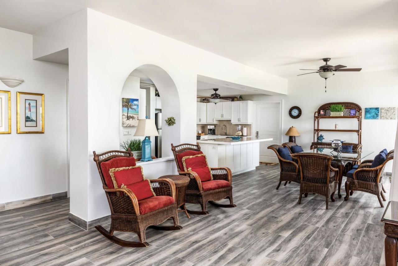 Coral Gardens On Grace Bay Hotel Exterior photo